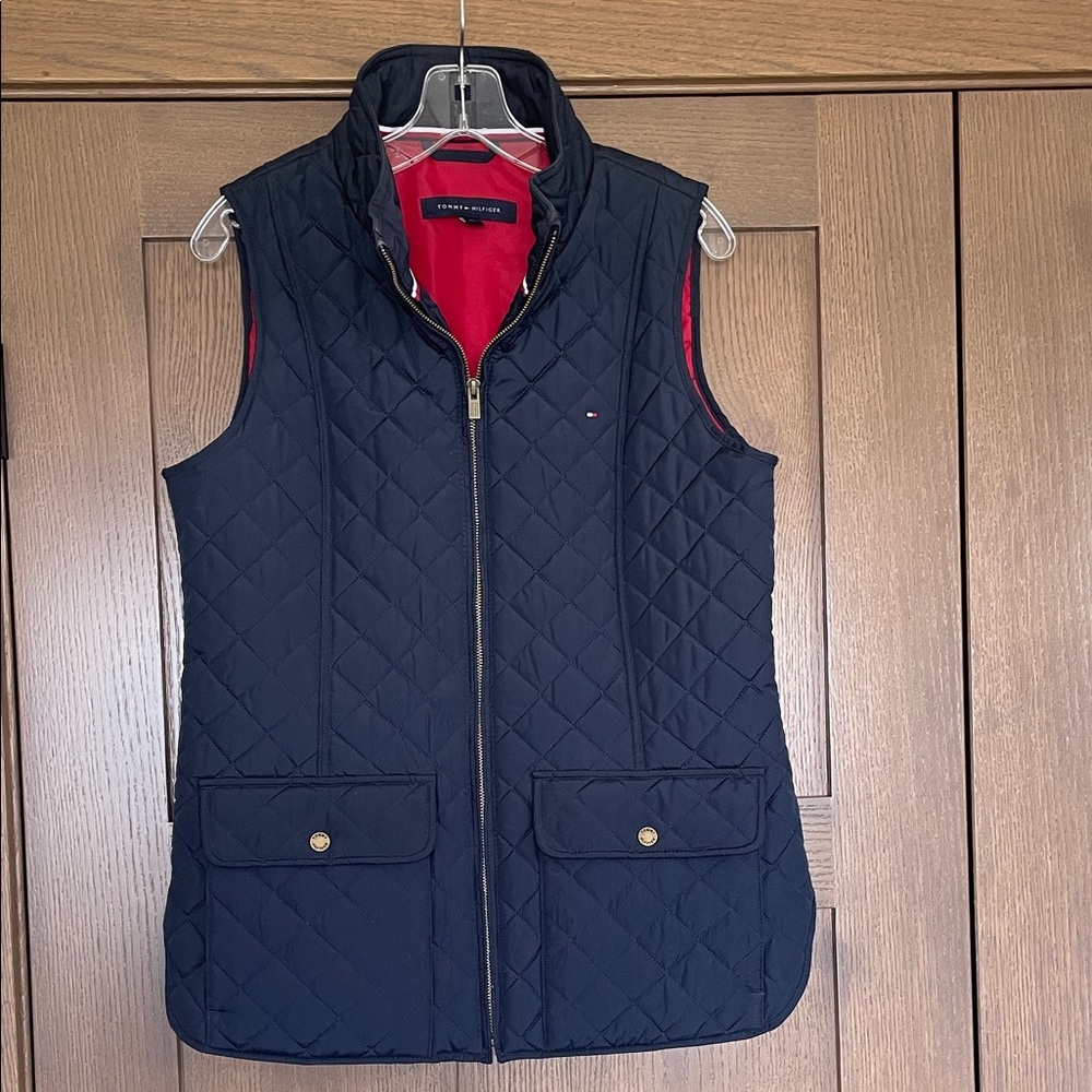 Tommy Hilfiger Quilted Navy Vest with Red Lining Size Medium